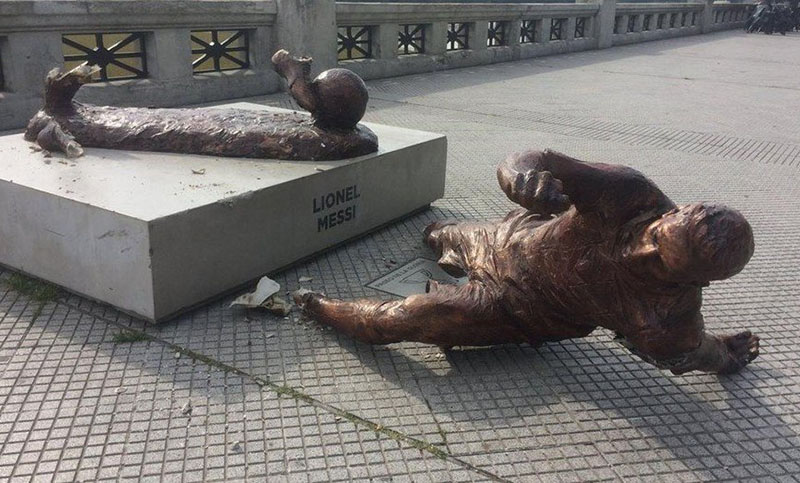 Vandalizaron estatua de Messi en la costanera de la ciudad de Buenos Aires