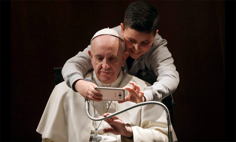Presentarán una plataforma para interactuar con el Papa Francisco por Whatsapp