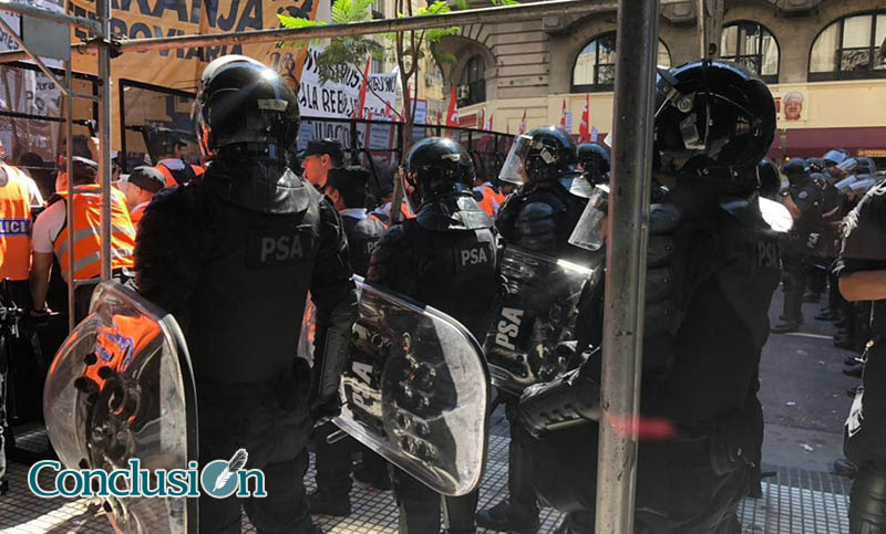 Represión, destrozos y detenidos fueron el saldo de la protesta contra la reforma previsional