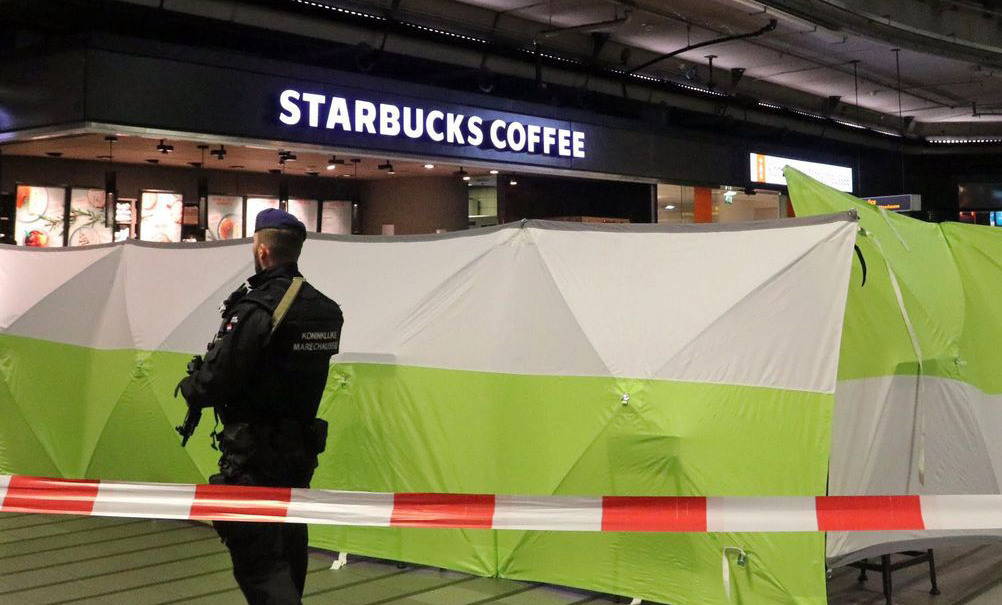 Policía holandesa dispara contra un hombre en un aeropuerto