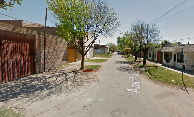 Un hombre es buscado tras golpear y acuchillar a su pareja