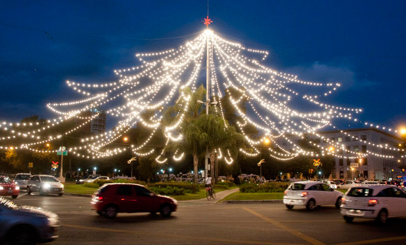 Este viernes se enciende el tradicional Árbol de Navidad de Pellegrini y Oroño