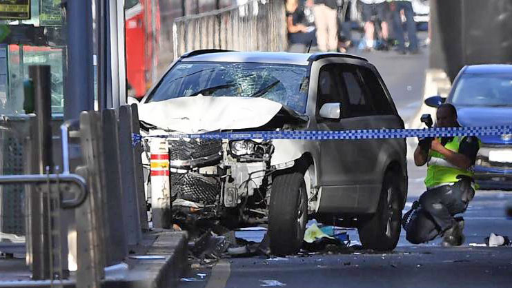Un automóvil embistió a peatones en Melbourne hiriendo a 19 personas