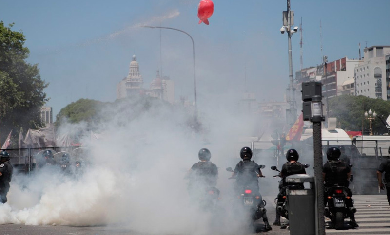 Tensión en el Congreso: forcejeos entre diputados y efectivos de Gendarmería