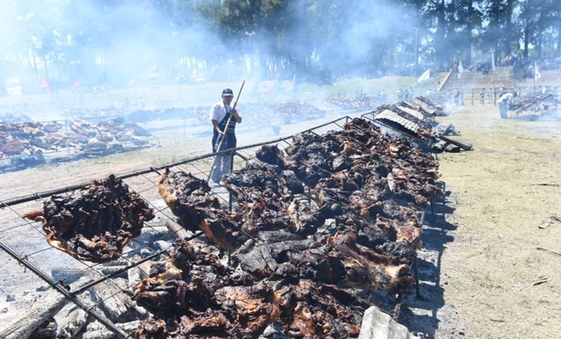 Uruguay batió el récord Guinness del asado más grande del mundo