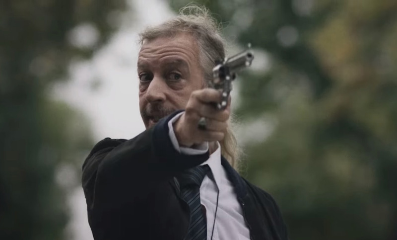 Capusotto deberá resolver un crimen en «27: El club de los malditos»