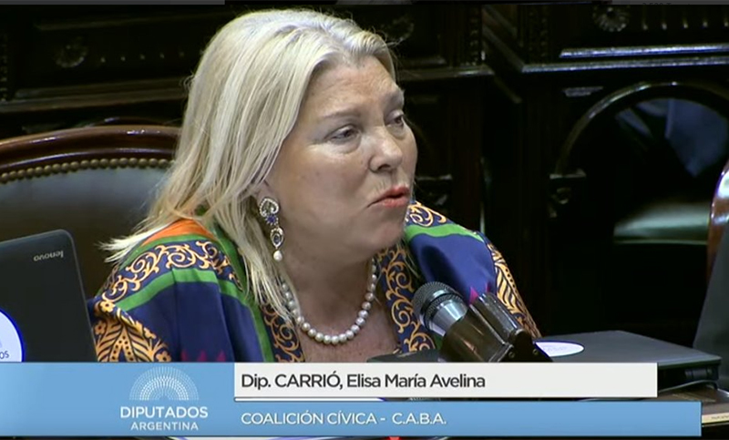 Carrió: «Los diputados tienen que tener cuidado de no atropellar a las Fuerzas del Orden»