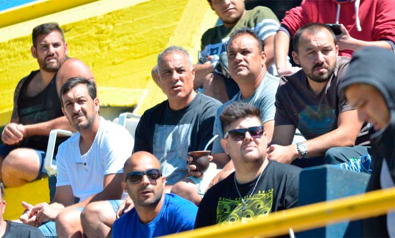 Leo Fernández se reúne con la dirigencia para arreglar su continuidad