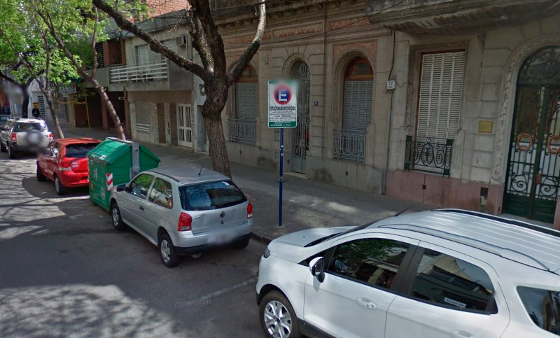 Encontraron un feto dentro de un frasco tirado en un contenedor