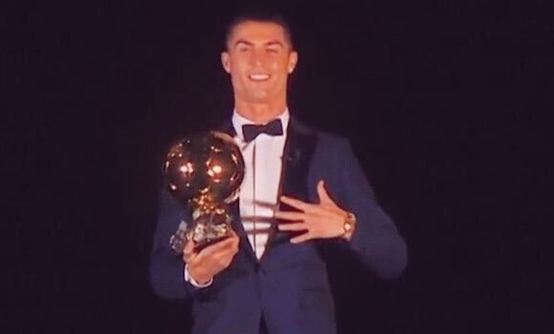 Cristiano Ronaldo ganó su quinto Balón de Oro e igualó a Messi