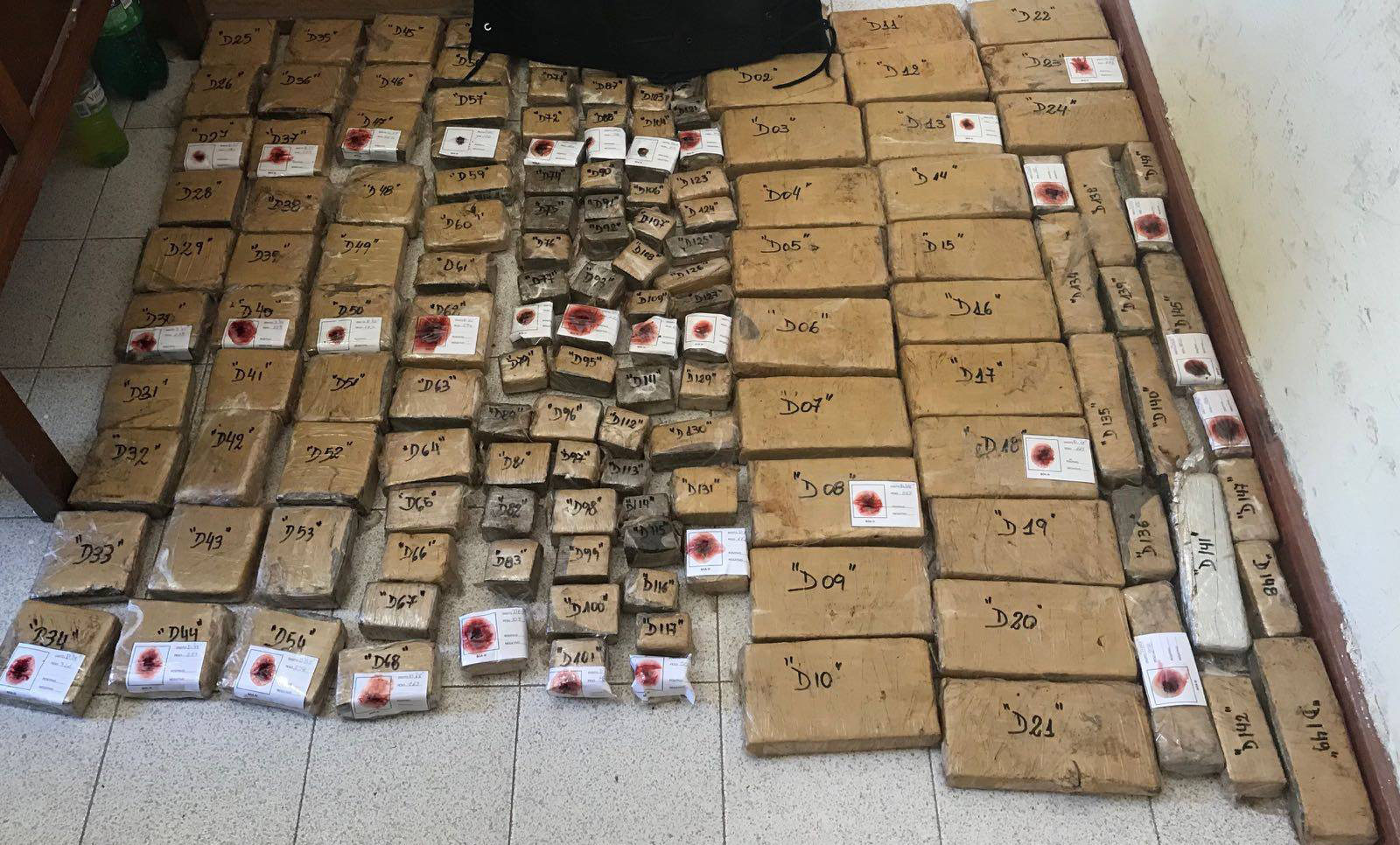 Llevaban marihuana, y se dieron a la fuga tras colisionar con un colectivo