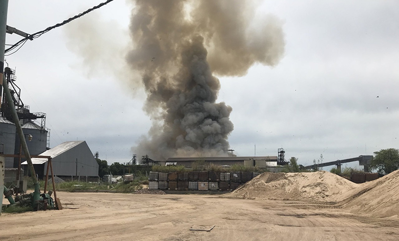 Puerto San Martín: un muerto y varios heridos tras la explosión en una cerealera