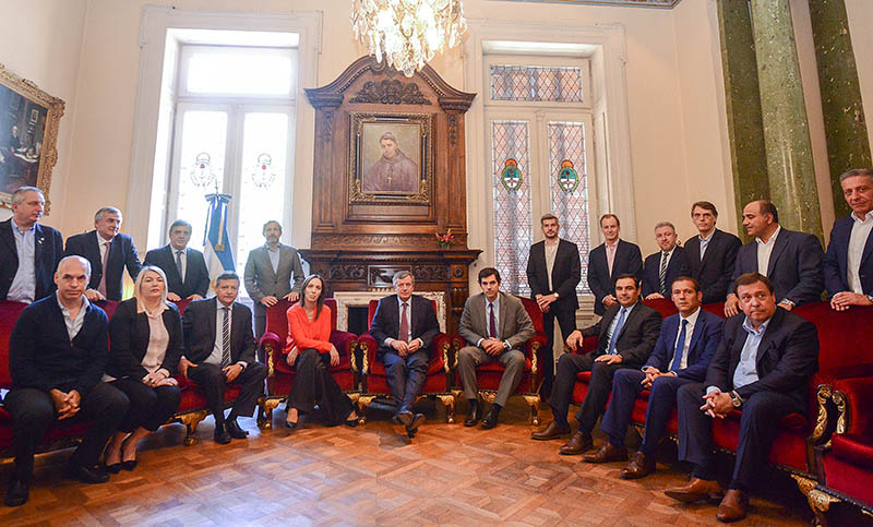 Trece gobernadores manifestaron su apoyo a la reforma en una reunión con Peña y Frigerio