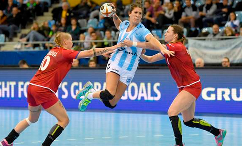 Handball: las argentinas tropezaron en su debut mundialista