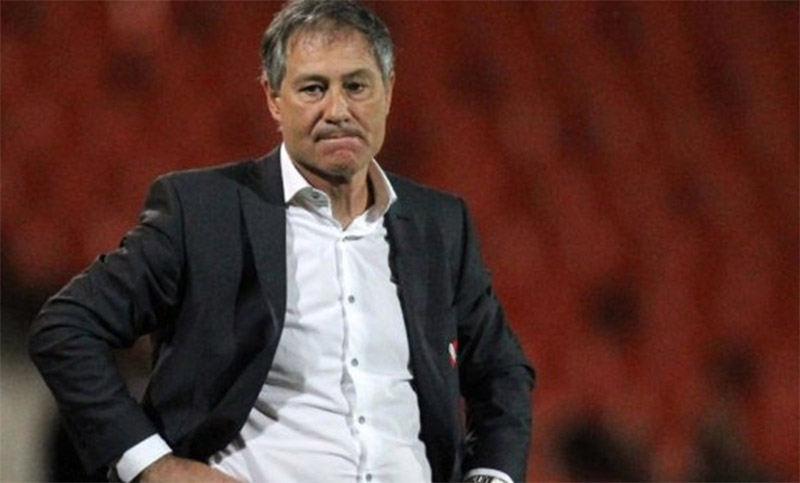 Ariel Holan se fue de Independiente
