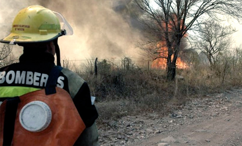 Un joven murió al intentar apagar un incendio en un campo de La Pampa