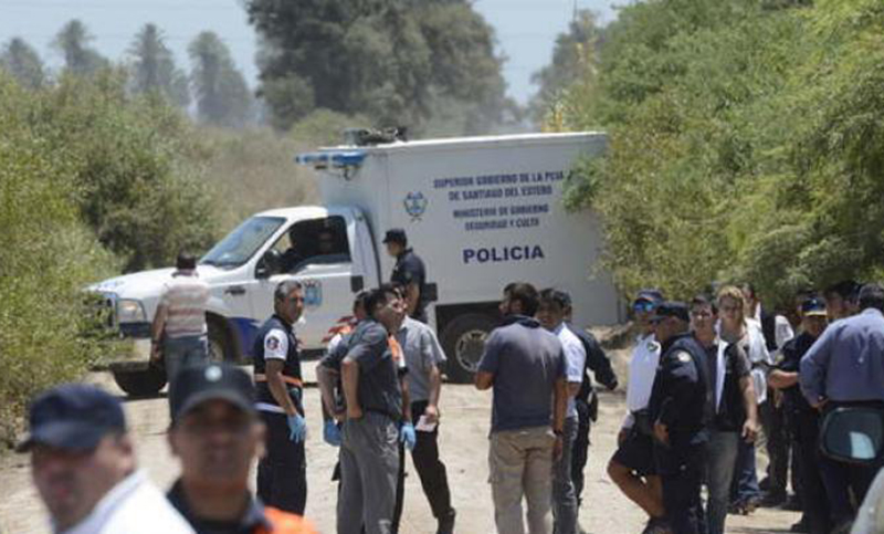 Una mujer y su hijastro fueron degollados y quemados en una finca de La Banda