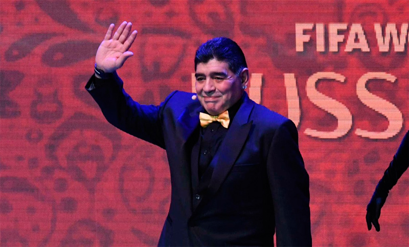 Maradona, en plena ceremonia: «Argentina debe mejorar, no puede jugar tan mal»