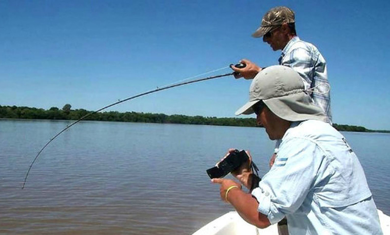Se prohíbe la pesca de diez especies de peces en el río Uruguay