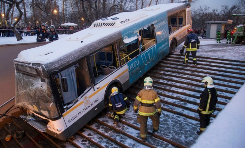 Cuatro muertos y varios heridos tras ser atropellados por un colectivo en Rusia