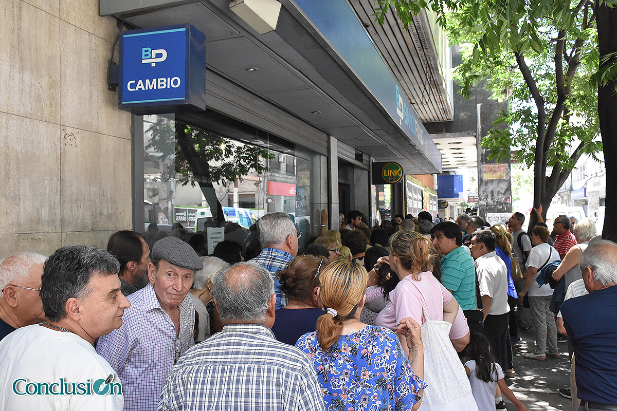 Alta temperatura y la eterna espera para cobrar la jubilación