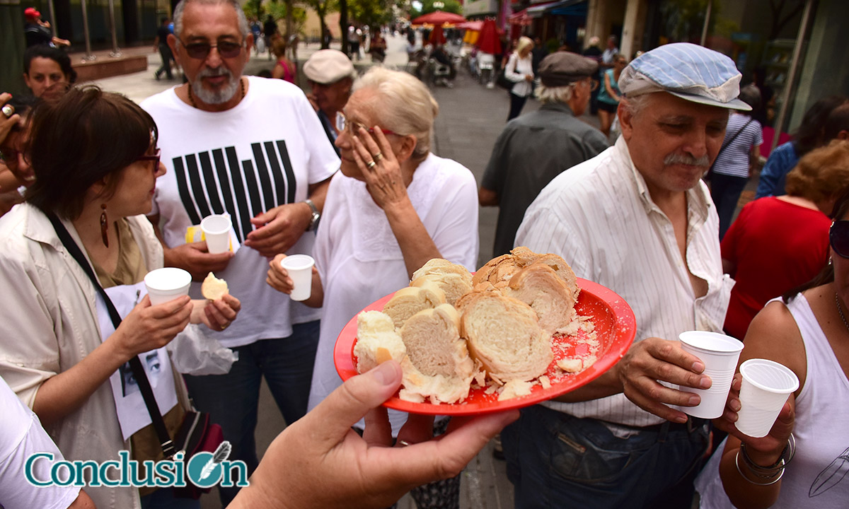 Brindis navideño… a pan y agua…