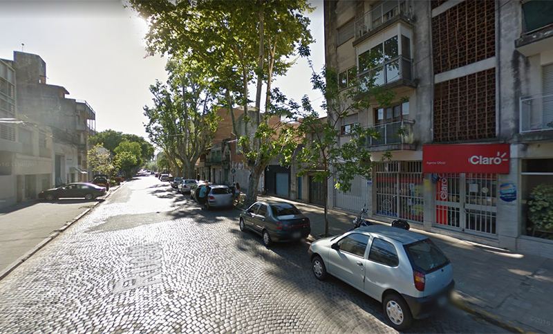 Robó un minimarket vestido de mujer y se llevó golosinas y cigarrillos