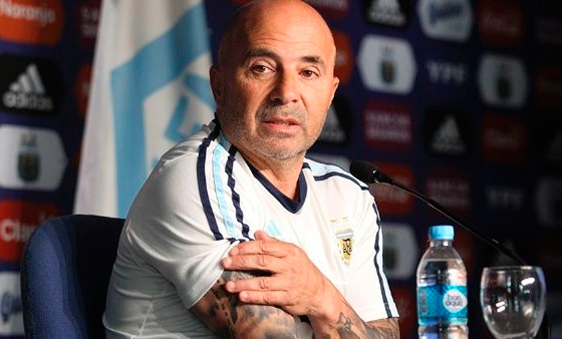 Sampaoli minimizó el incidente y dijo que «la sociedad tiene mucha envidia»