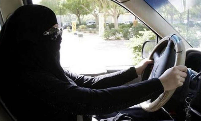 Las mujeres saudíes también podrán conducir autos conducir motos y camiones