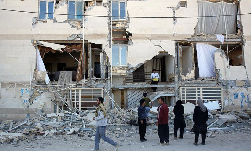Dos muertos y cientos de heridos por un sismo en Irán