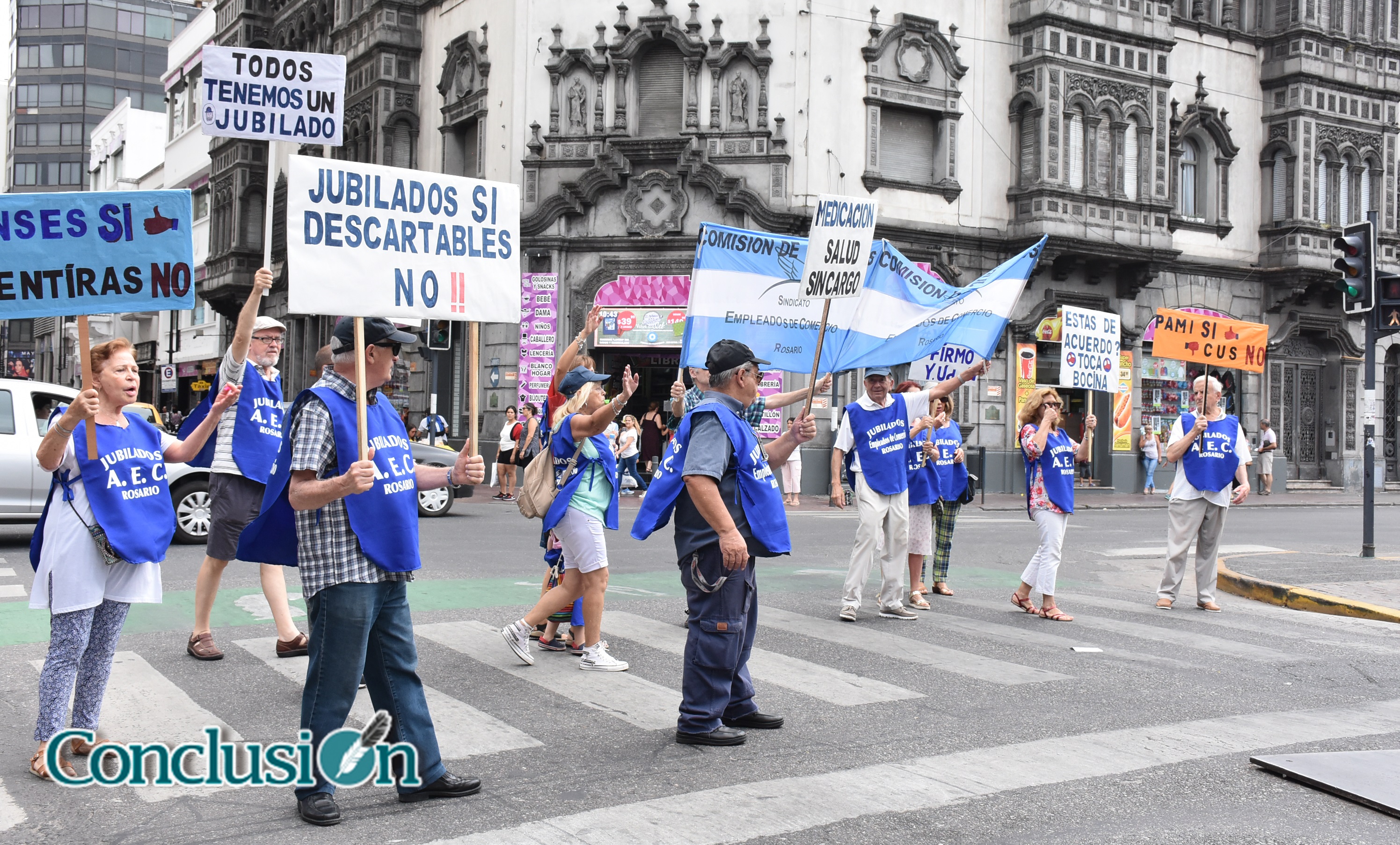 Jubilados realizaron un “semaforazo” en rechazo a la reforma previsional