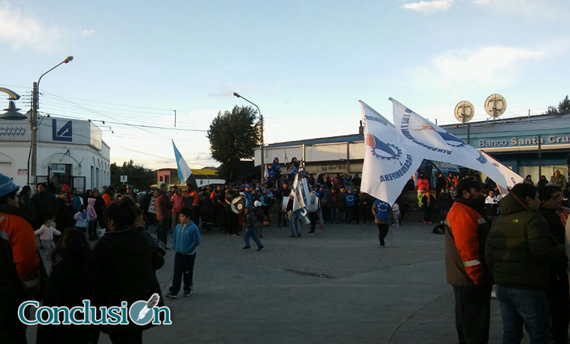 Hay pueblada y Río Turbio sigue tomada en protesta de los 400 despidos