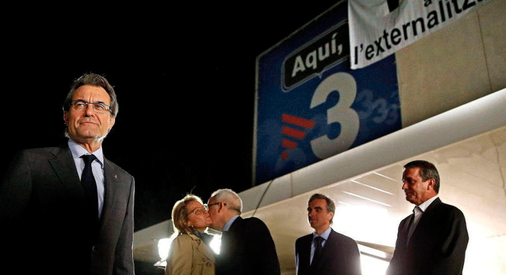 Polémica entre El País y Televisión Catalana que se acusan por sesgo informativo