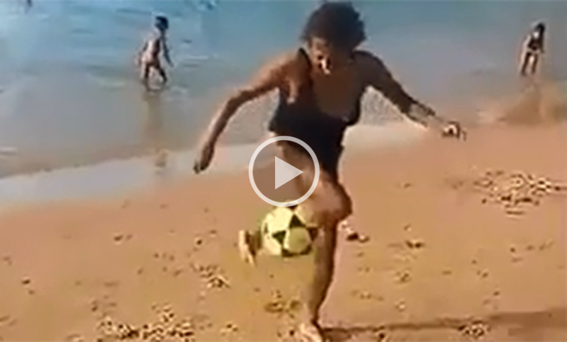 La “abuela de Ronaldinho” que es furor en las playas y redes