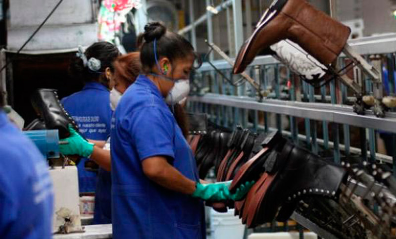 La UIA informó que desde 2015 las fábricas despidieron 2400 trabajadores por mes