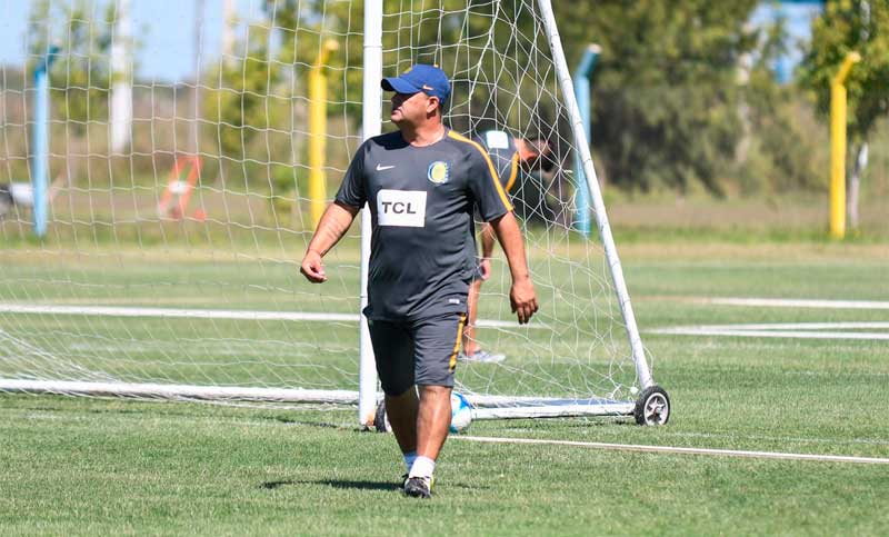 A Central se le está complicando la búsqueda del zaguero