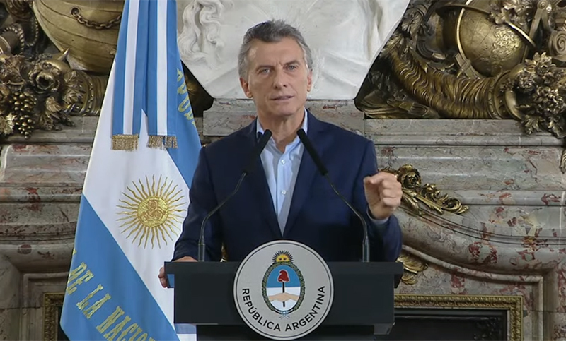 Macri anunció que se eliminarán 1 de cada 4 cargos políticos