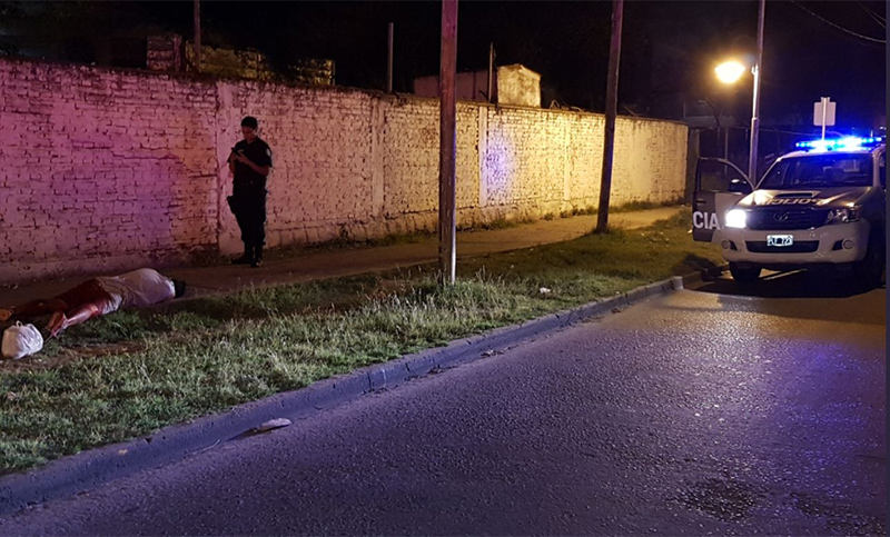 Un policía de civil mató a un motochorro que quiso robarle