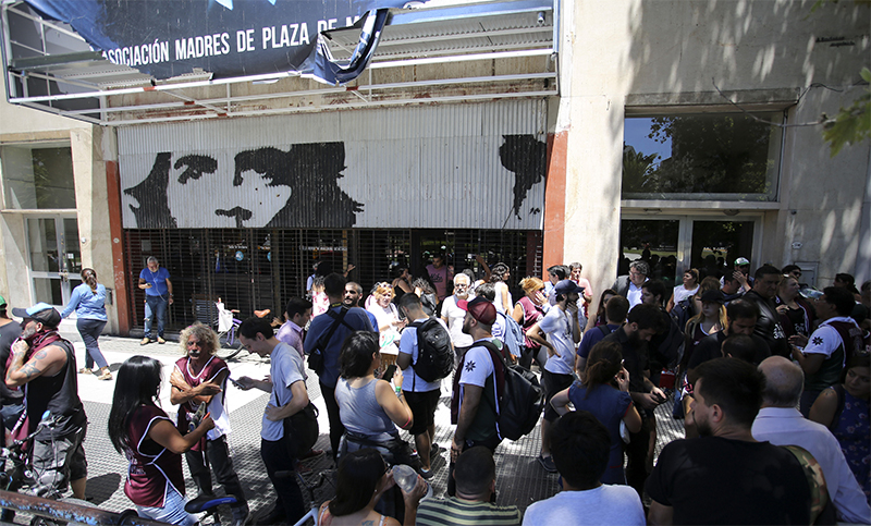 Madres de Plaza de Mayo impidieron que se realizara un allanamiento en su sede