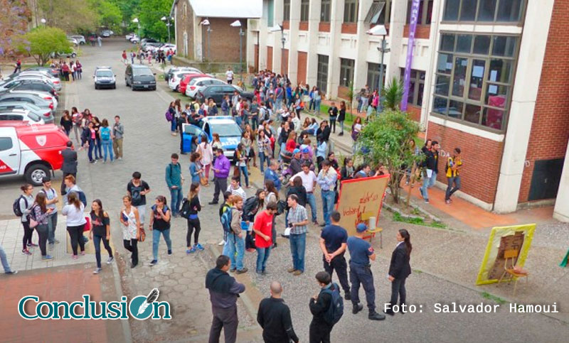 Cerca de 19.500 alumnos dejaron sus estudios en la UNR por problemas económicos