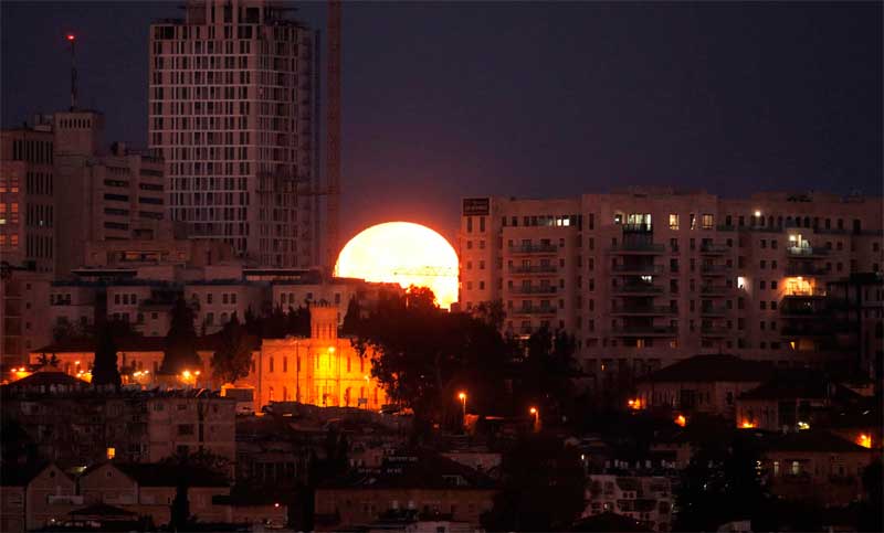 Millones de personas en todo el mundo observan el eclipse de Superluna Azul