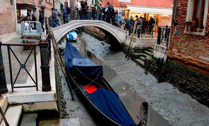 Golpe al romanticismo: se secan los canales de Venecia