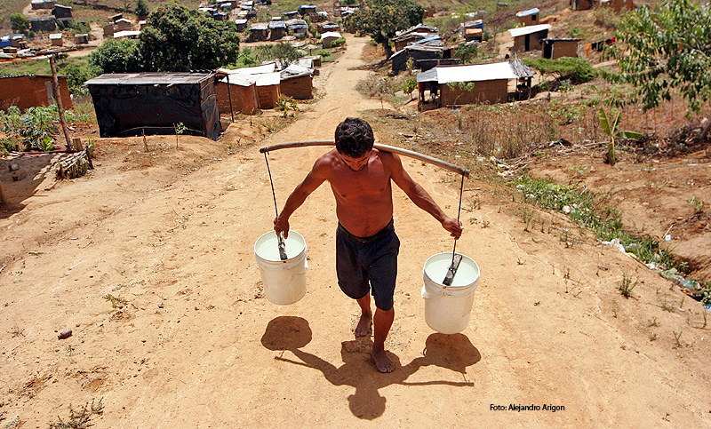 La falta de agua potable es una de las causas de la mortalidad infantil