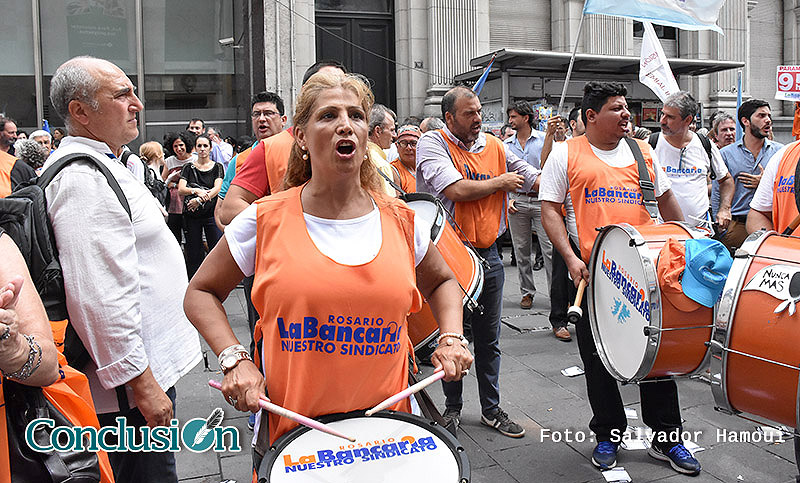 Los bancarios rosarinos protestaron en reclamo de una mejor oferta de aumento salarial