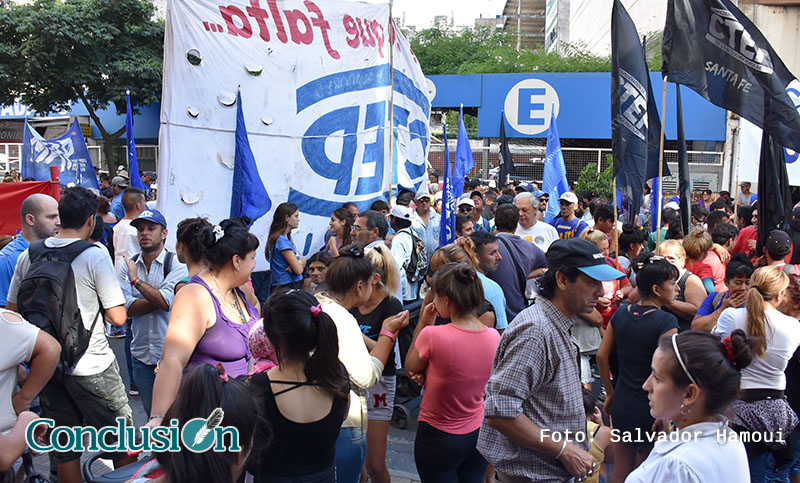 Movimientos sociales se movilizaron contra el aumento de tarifas y cortan la 9 de Julio