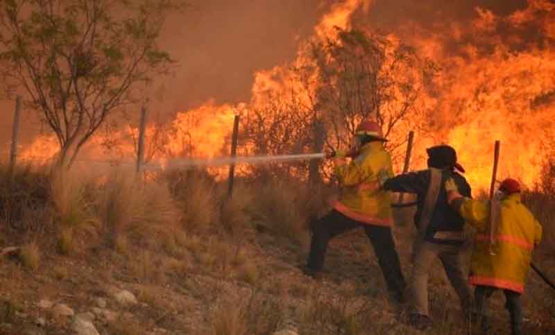 Siguen los incendios en La Pampa y ya hay 600 mil hectáreas afectadas