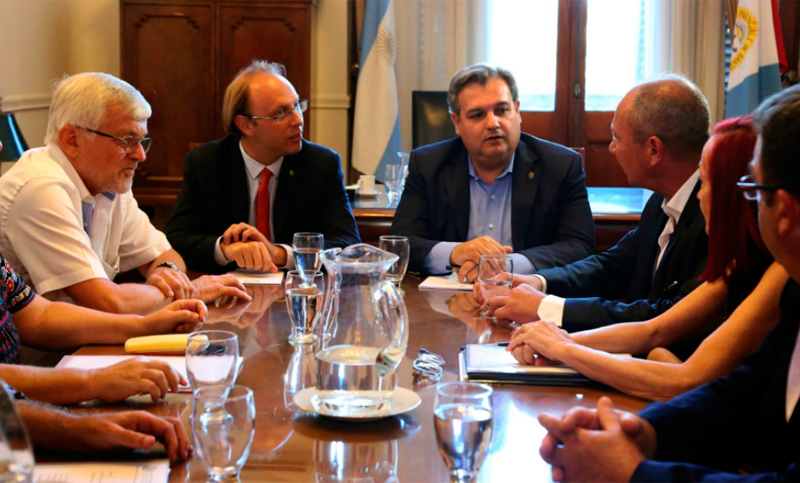 El gobierno convocó a docentes y estatales a la segunda reunión paritaria