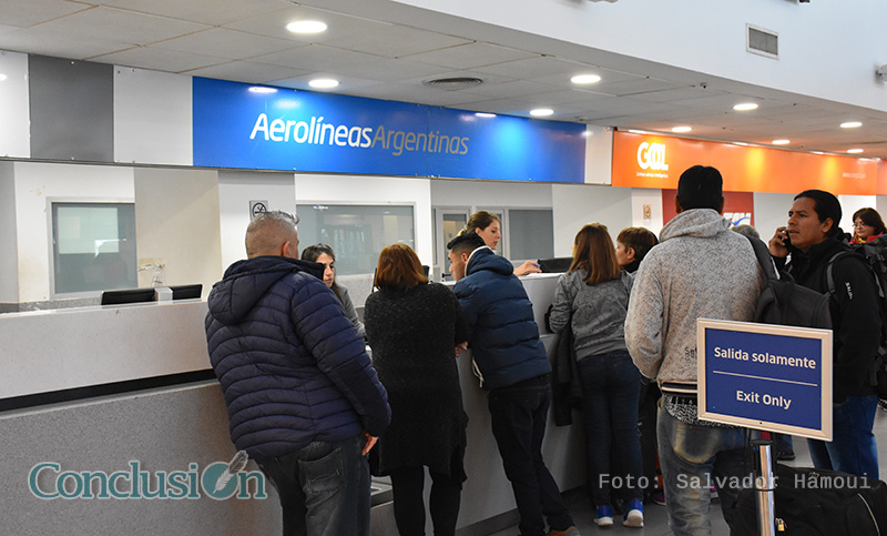Aeronáuticos anunciaron paro total de 24 horas por el conflicto con Aerolíneas Argentinas
