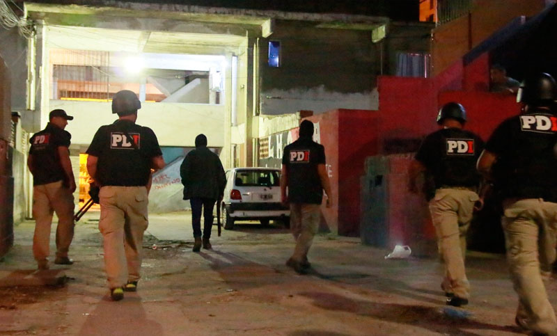 Continúan los allanamientos en zona sur: seis detenidos en barrio Tablada