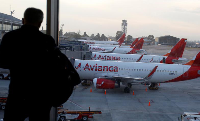 Avianca despide a 44 pilotos por paro en Colombia